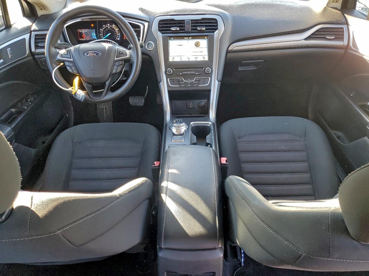 2017 FORD FUSION SE photo 8