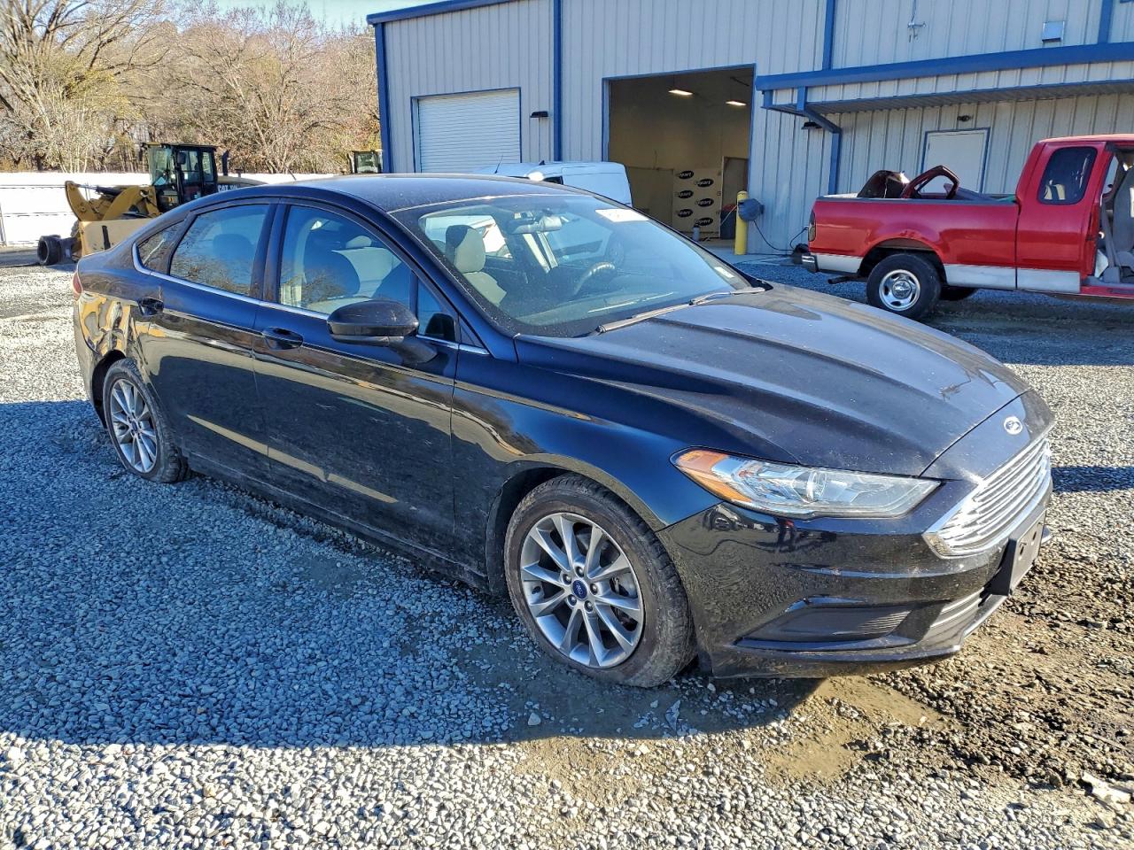 2017 FORD FUSION SE photo 4