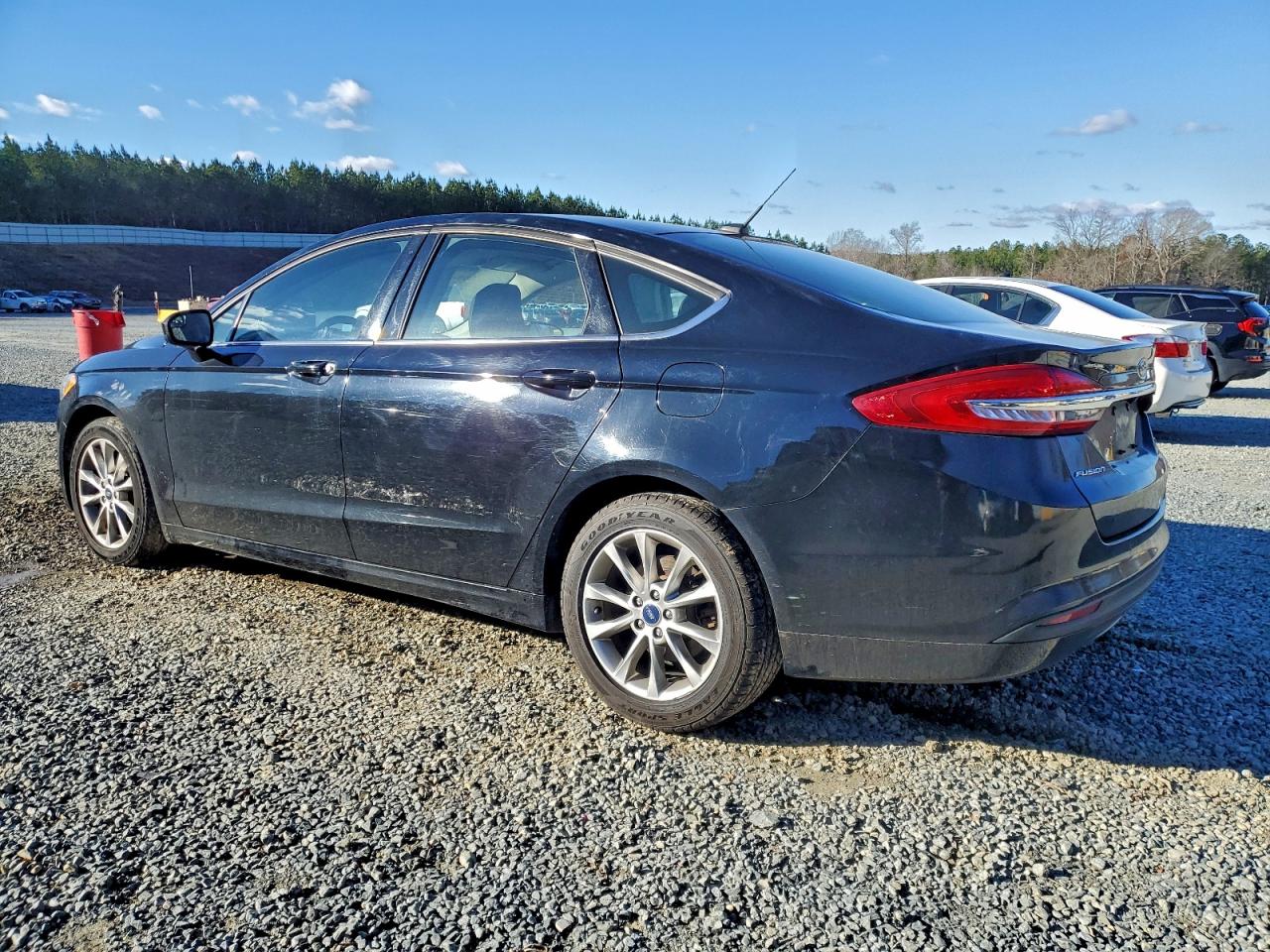 2017 FORD FUSION SE photo 2