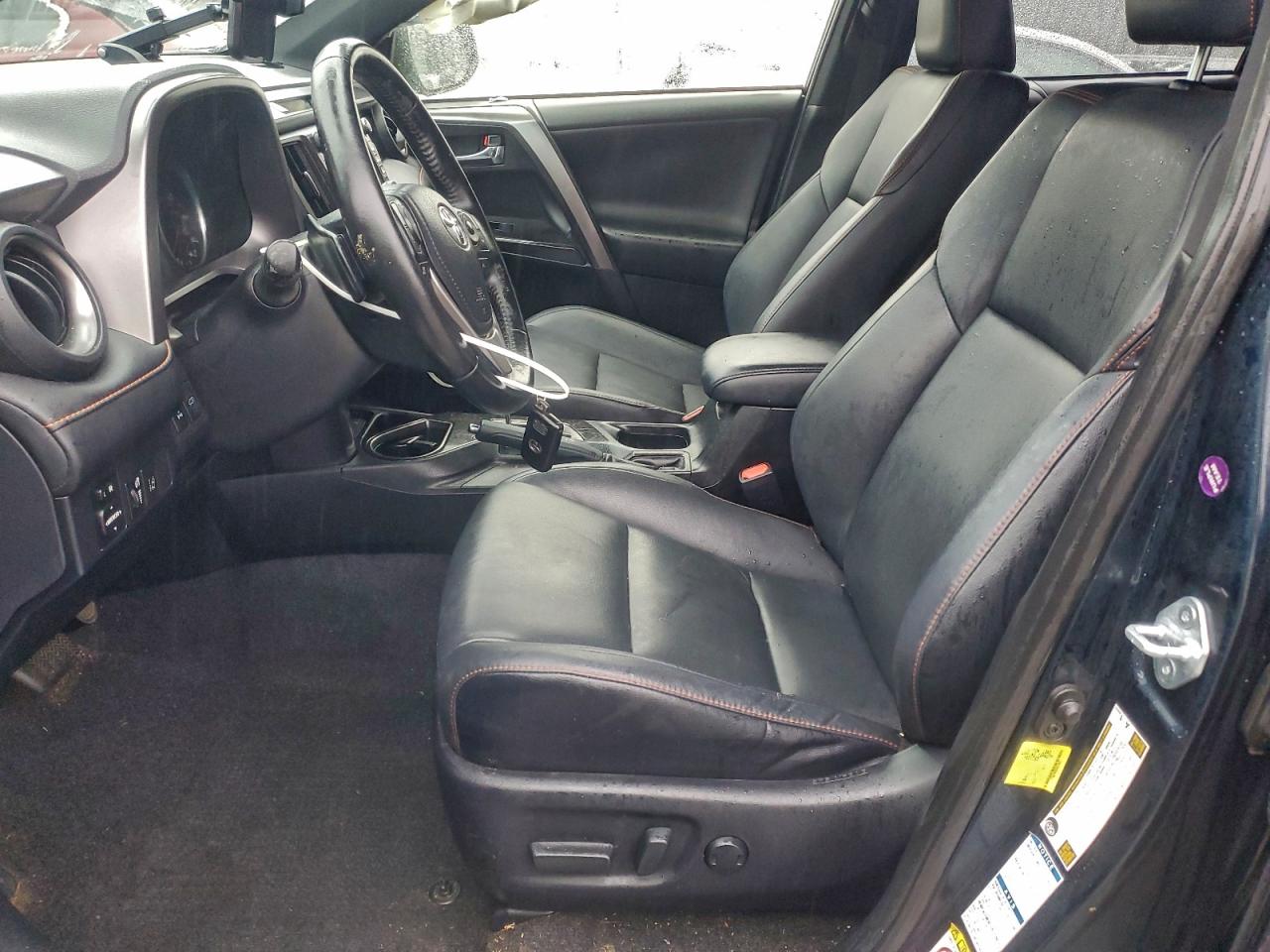 2017 TOYOTA RAV4 SE photo 7
