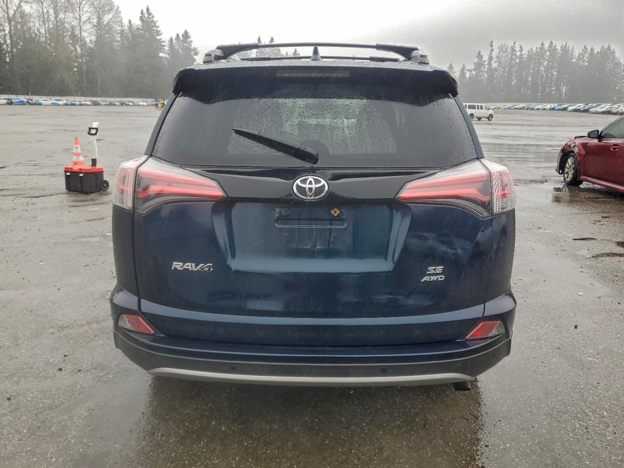 2017 TOYOTA RAV4 SE photo 6