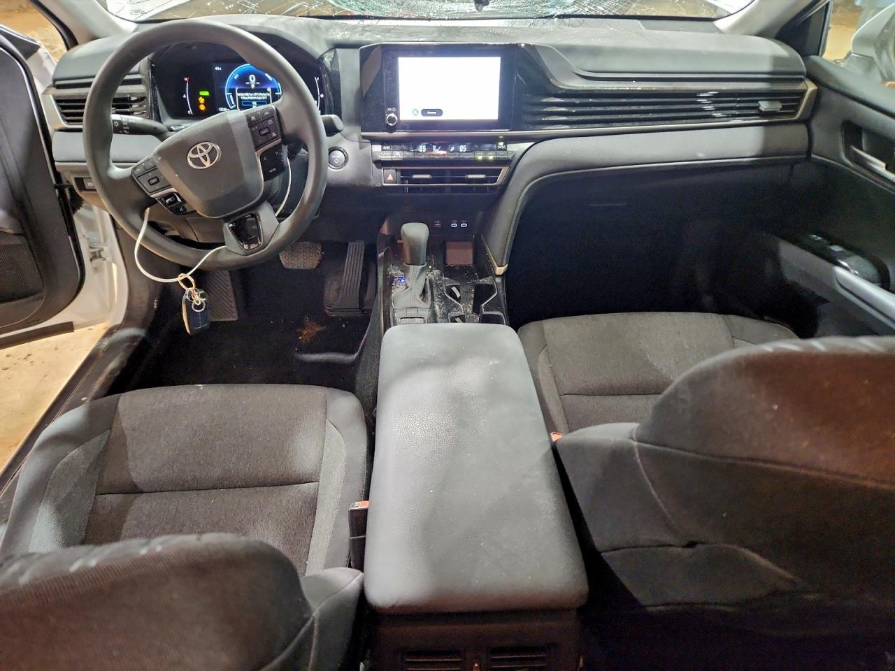 2025 TOYOTA CAMRY LE photo 8