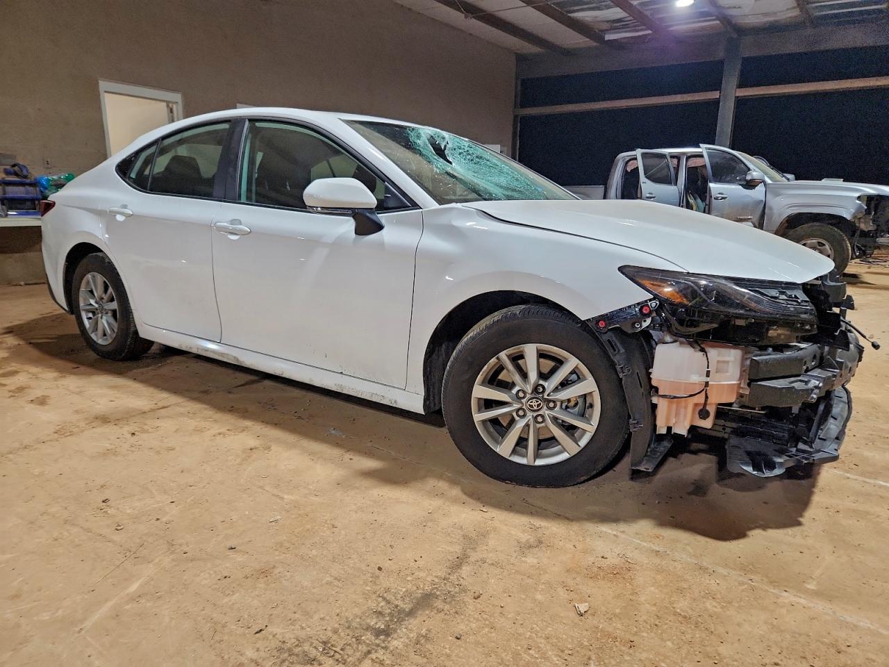2025 TOYOTA CAMRY LE photo 4