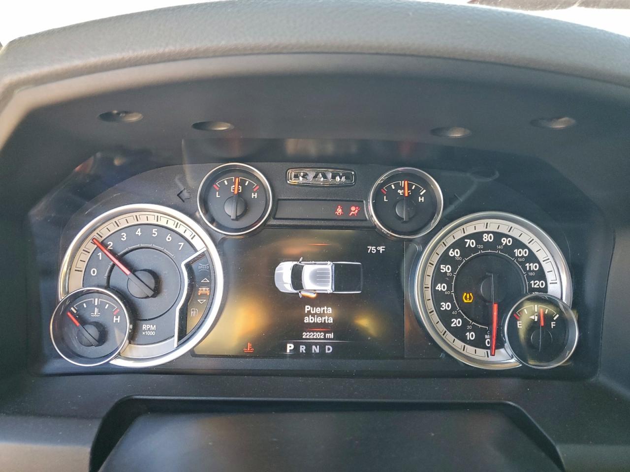 2016 RAM 1500 SLT photo 9