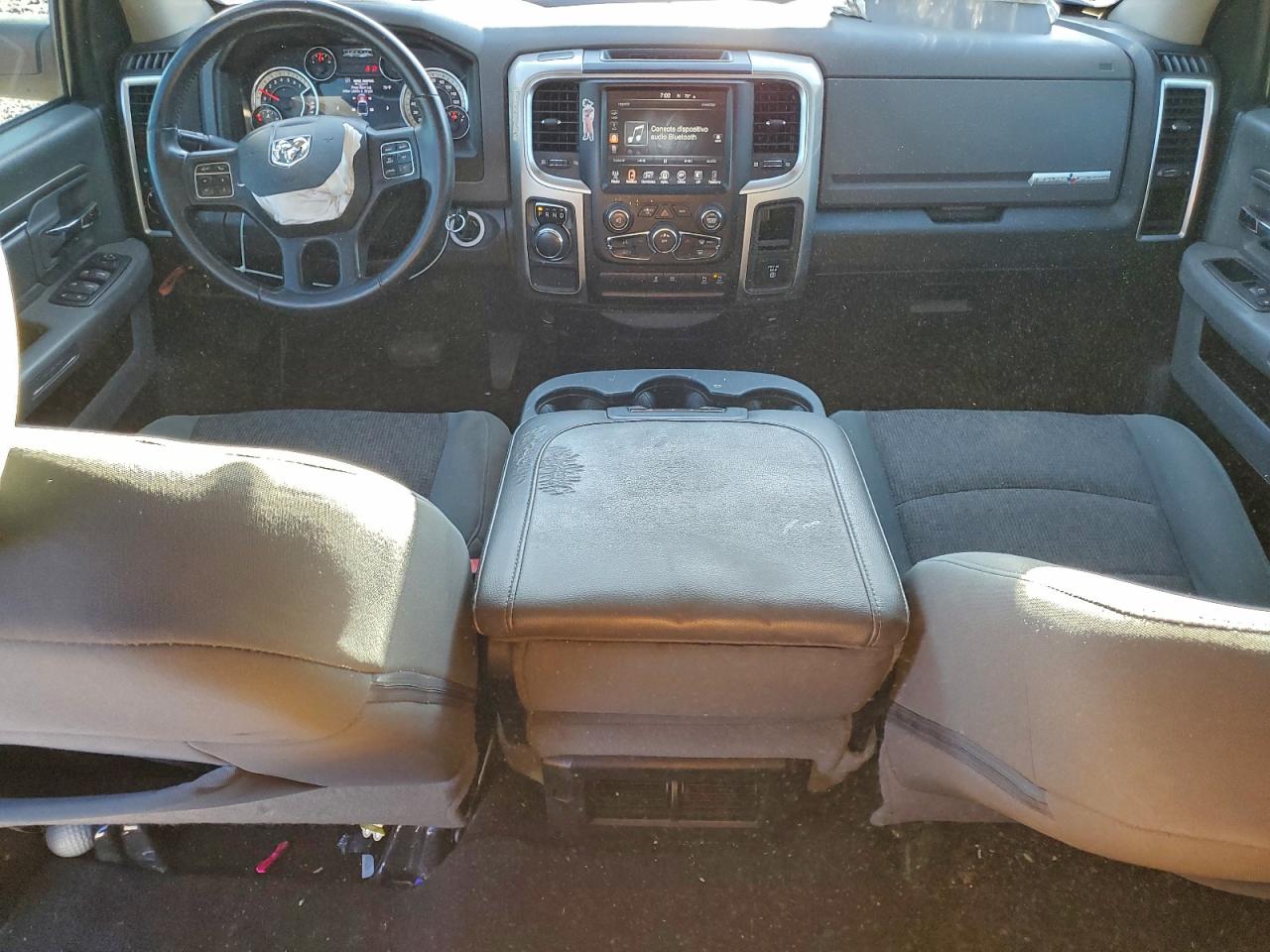 2016 RAM 1500 SLT photo 8