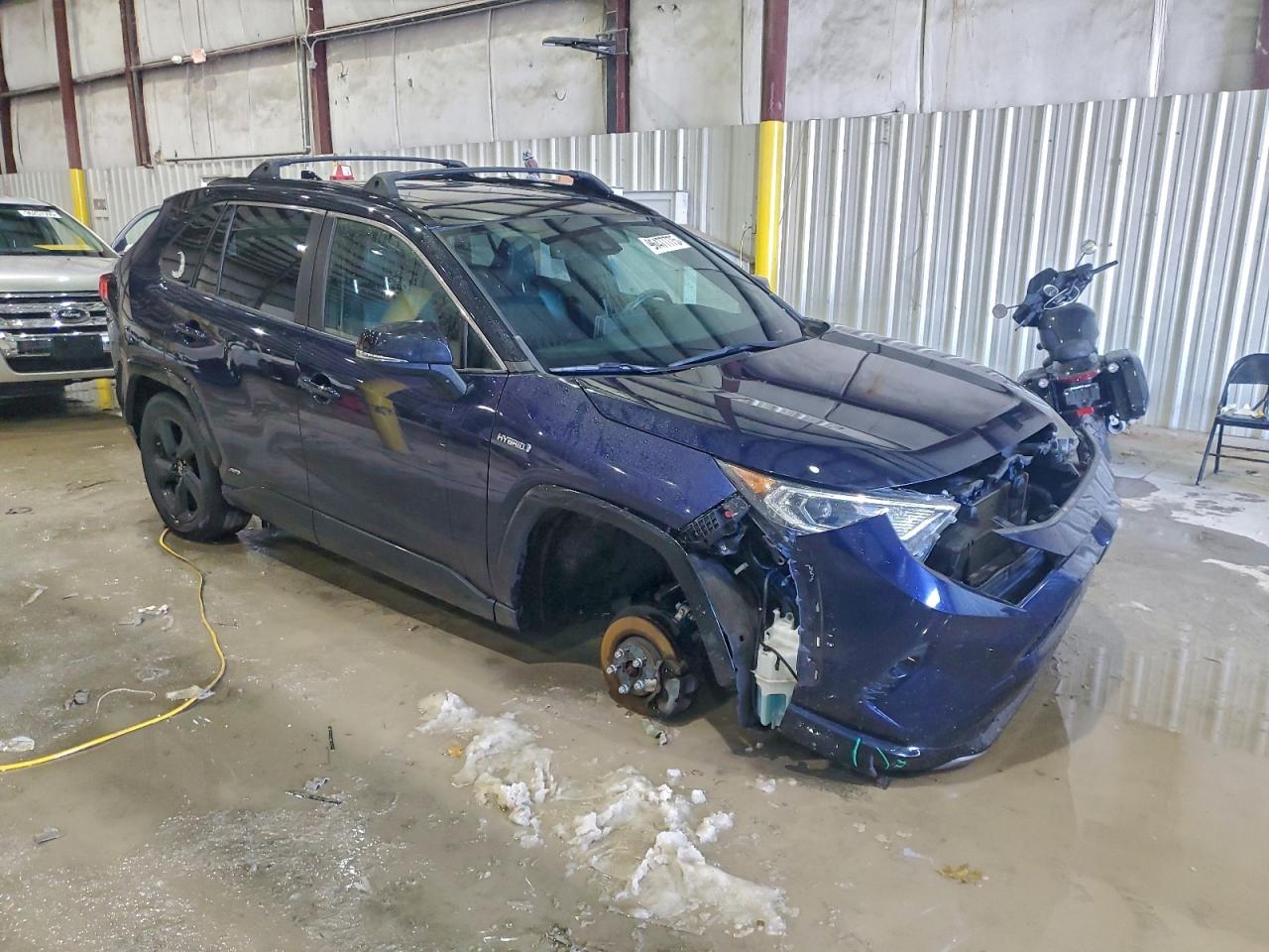 2019 TOYOTA RAV4 XSE photo 4