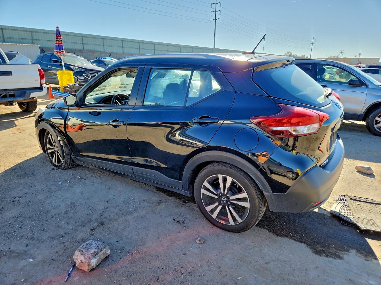 2019 NISSAN KICKS S photo 2