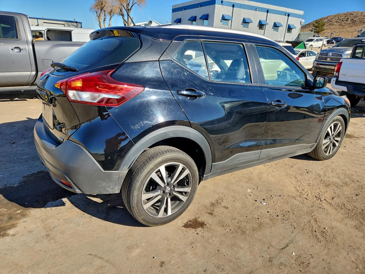 2019 NISSAN KICKS S photo 3