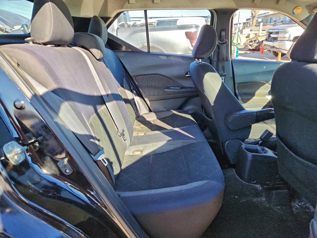 2019 NISSAN KICKS S photo 11