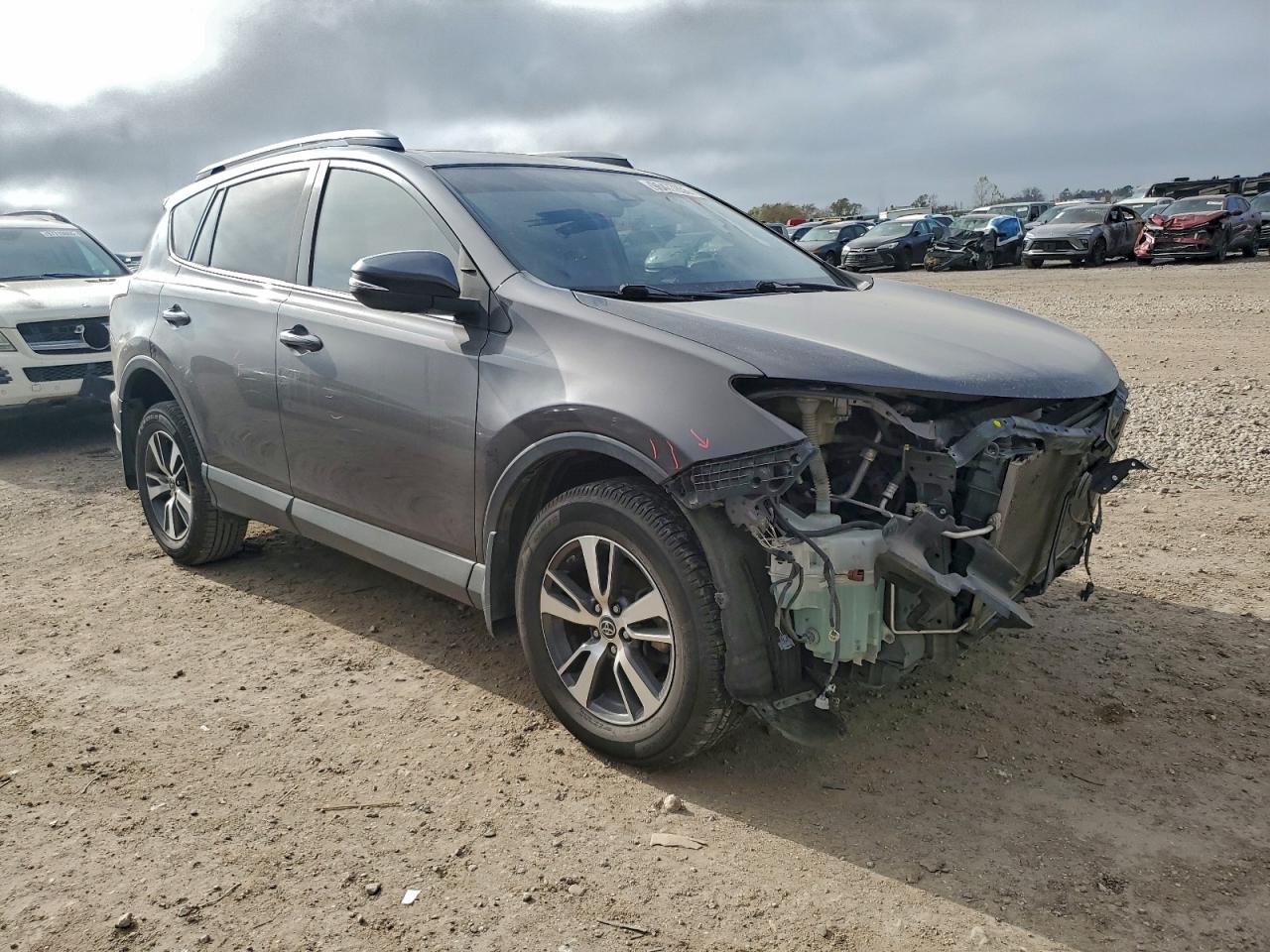 2017 TOYOTA RAV4 XLE photo 4