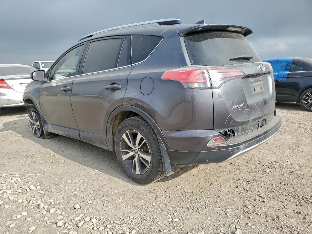 2017 TOYOTA RAV4 XLE photo 2