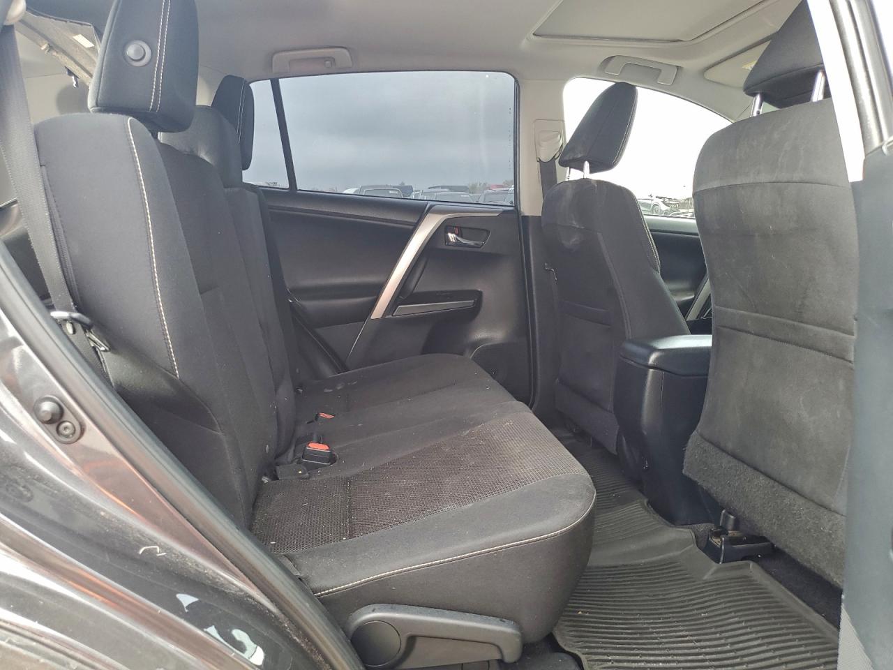 2017 TOYOTA RAV4 XLE photo 10