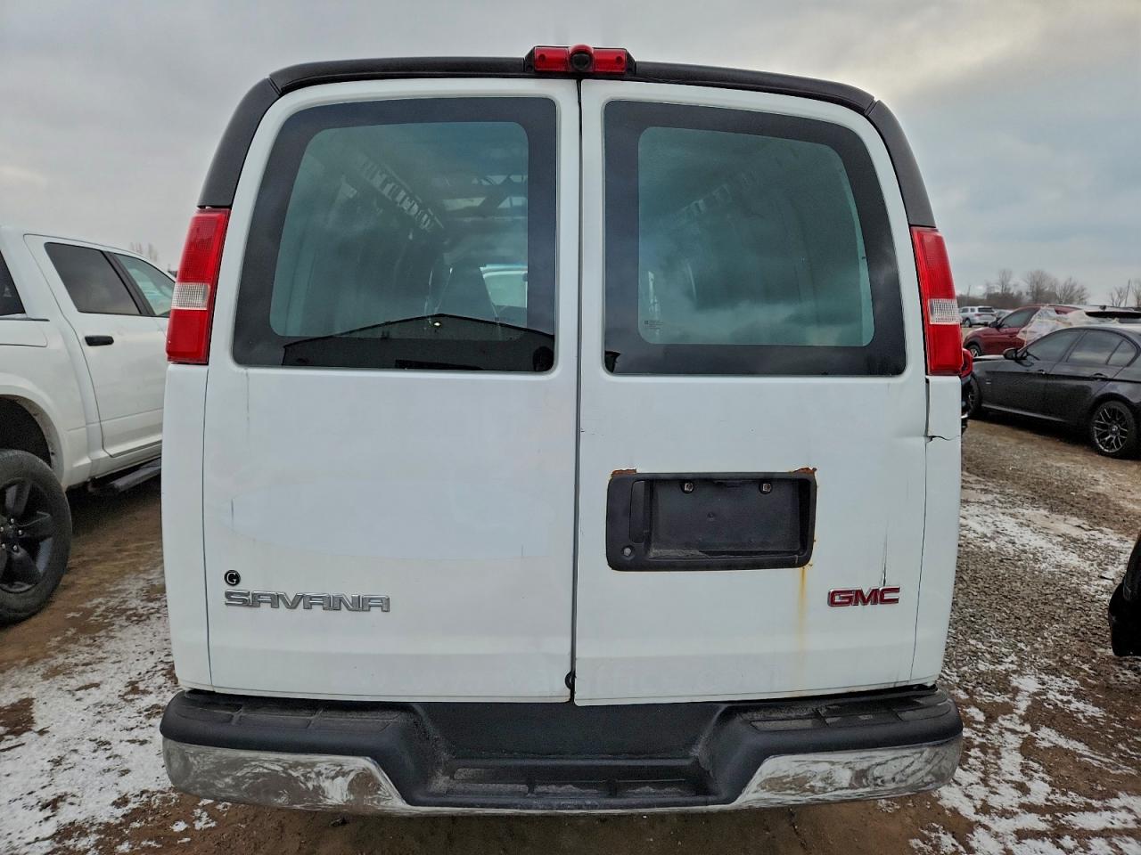 2017 GMC SAVANA G2500 photo 6