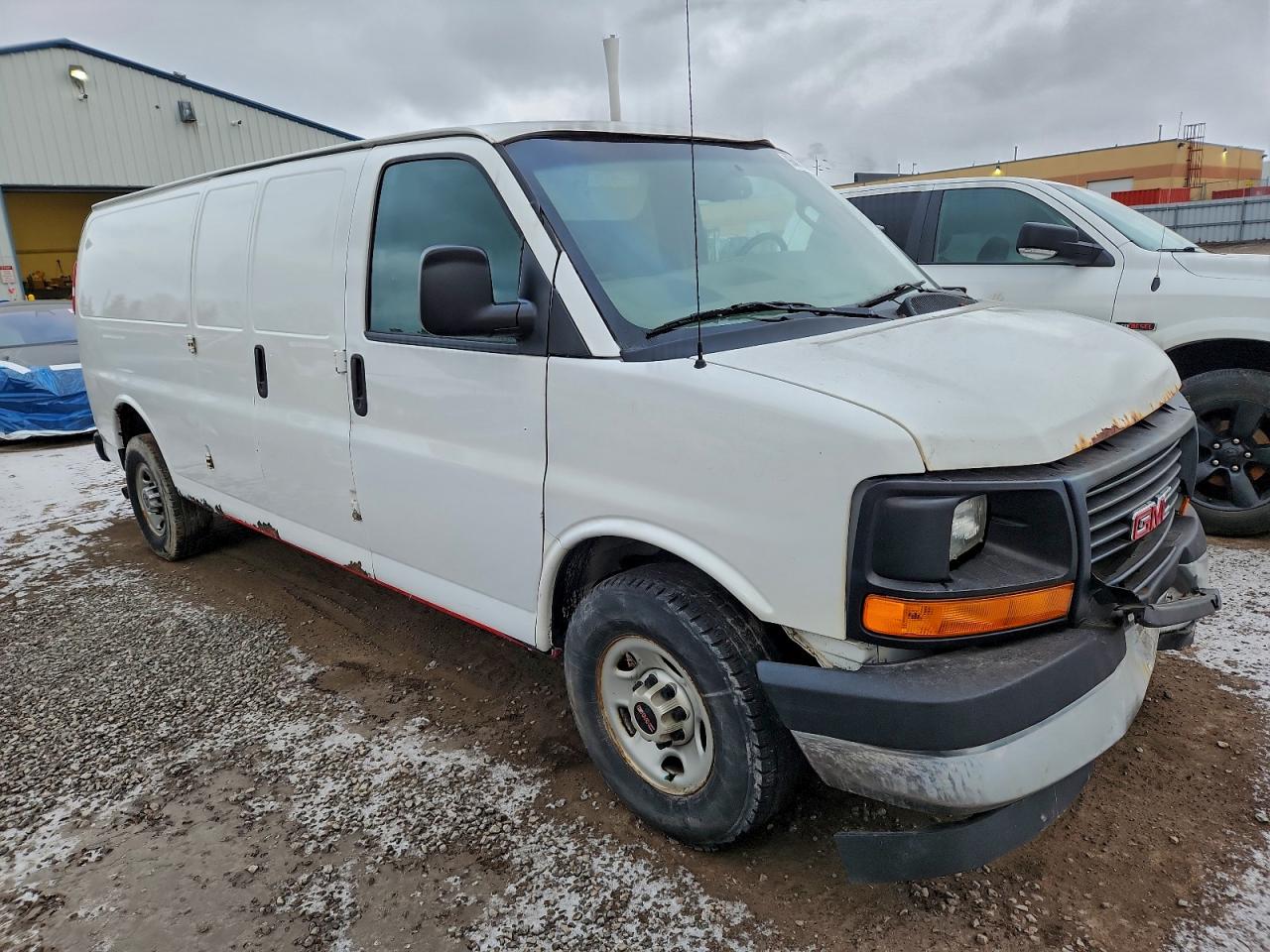 2017 GMC SAVANA G2500 photo 4