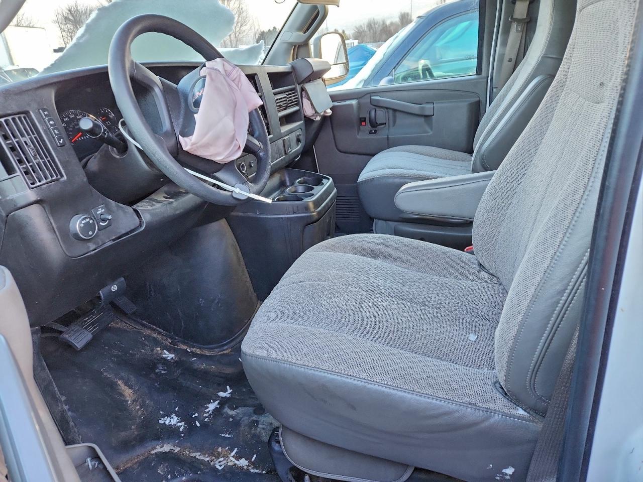 2017 GMC SAVANA G2500 photo 7