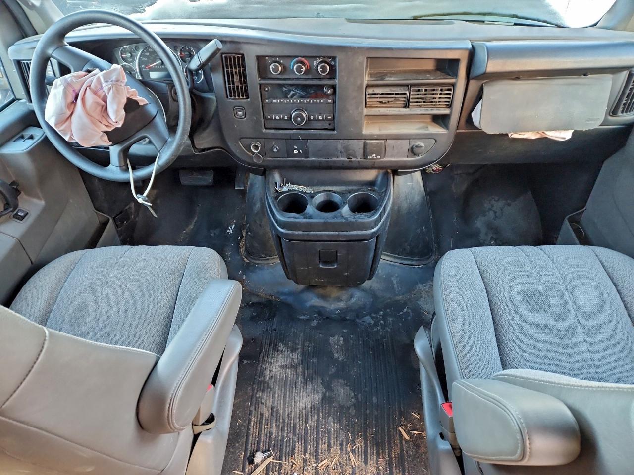 2017 GMC SAVANA G2500 photo 8