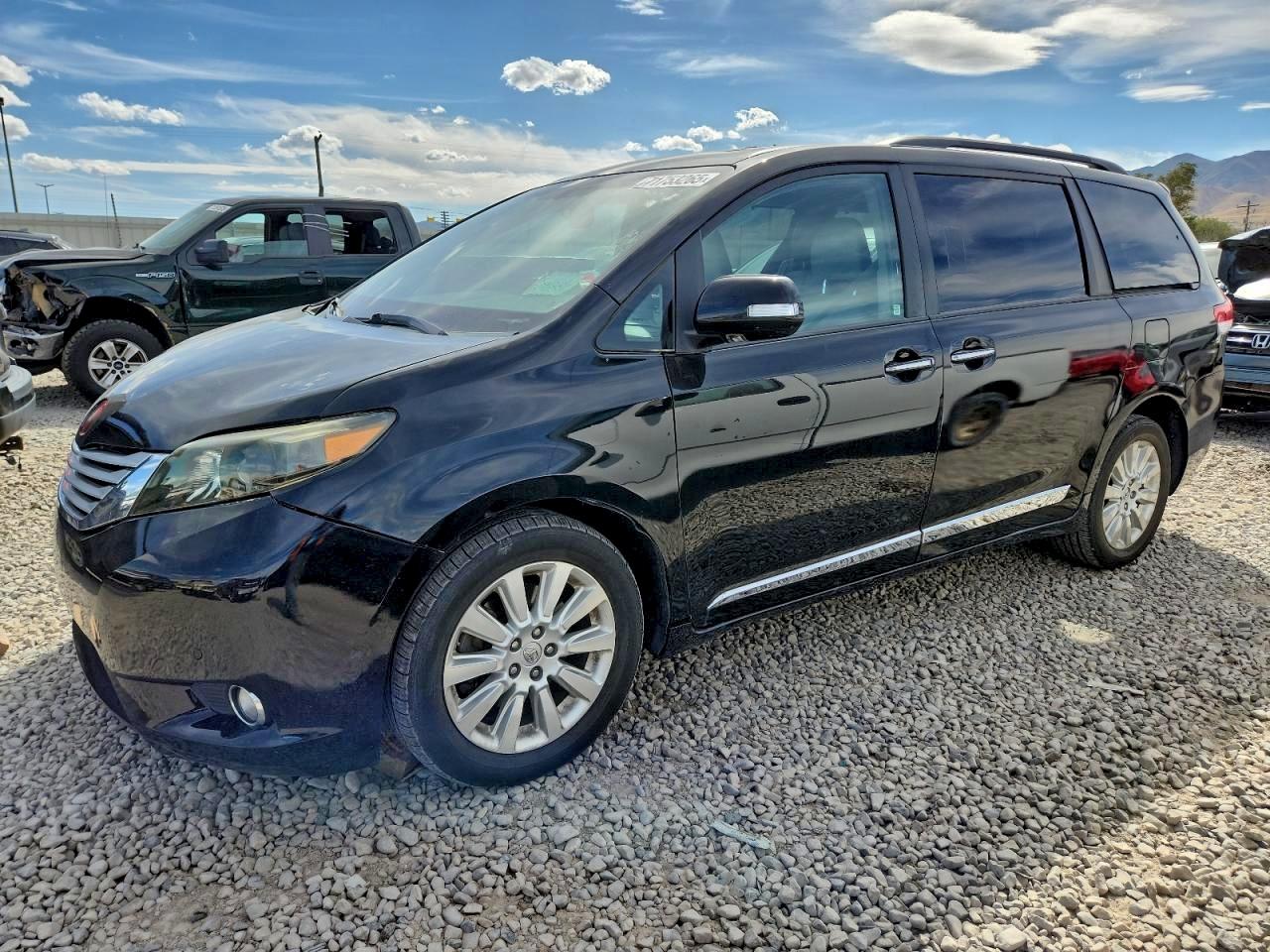 2014 TOYOTA SIENNA