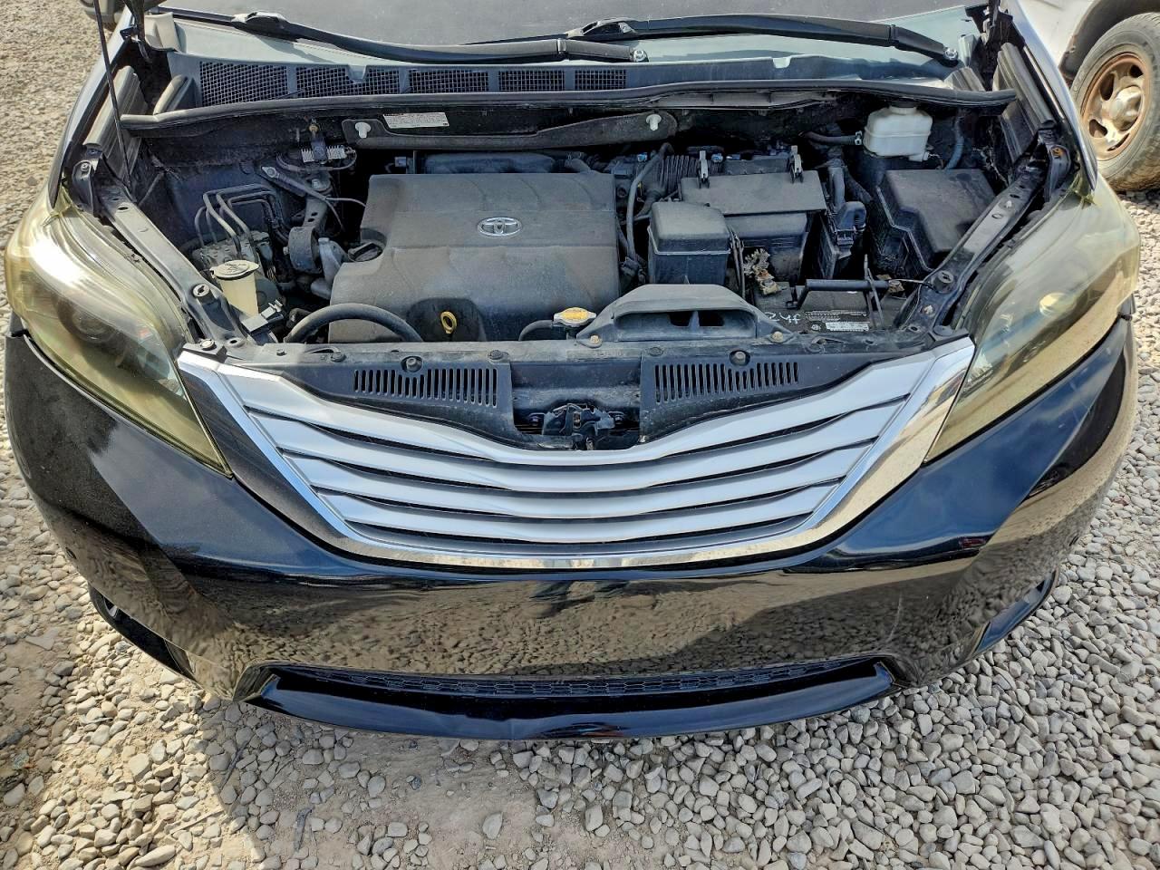 2014 TOYOTA SIENNA XLE photo 12