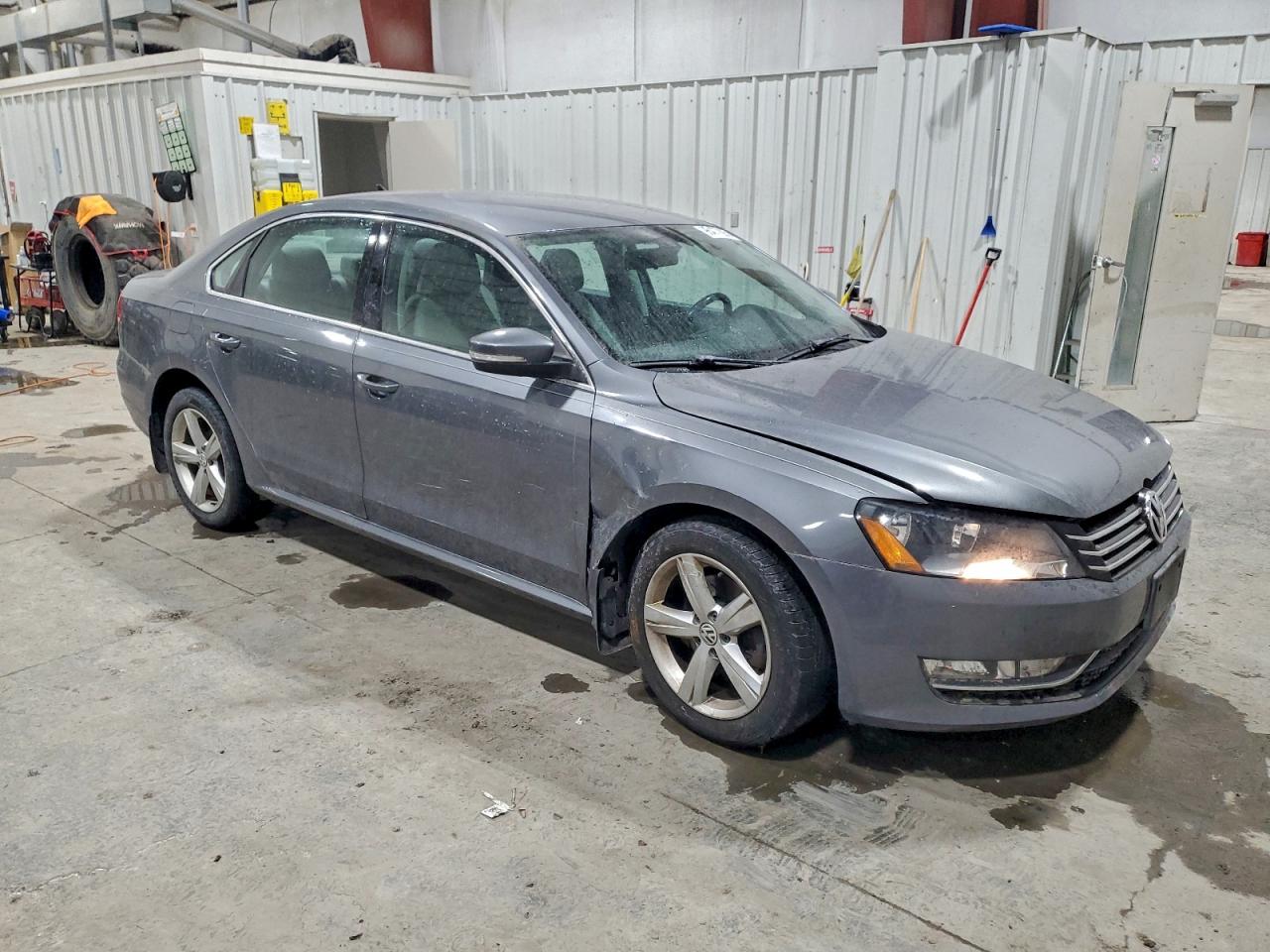 2015 VOLKSWAGEN PASSAT S photo 4