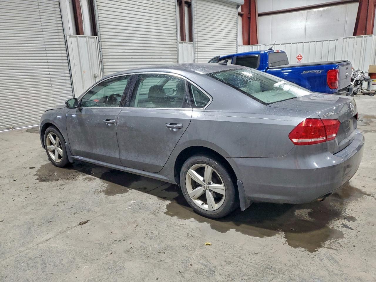 2015 VOLKSWAGEN PASSAT S photo 2
