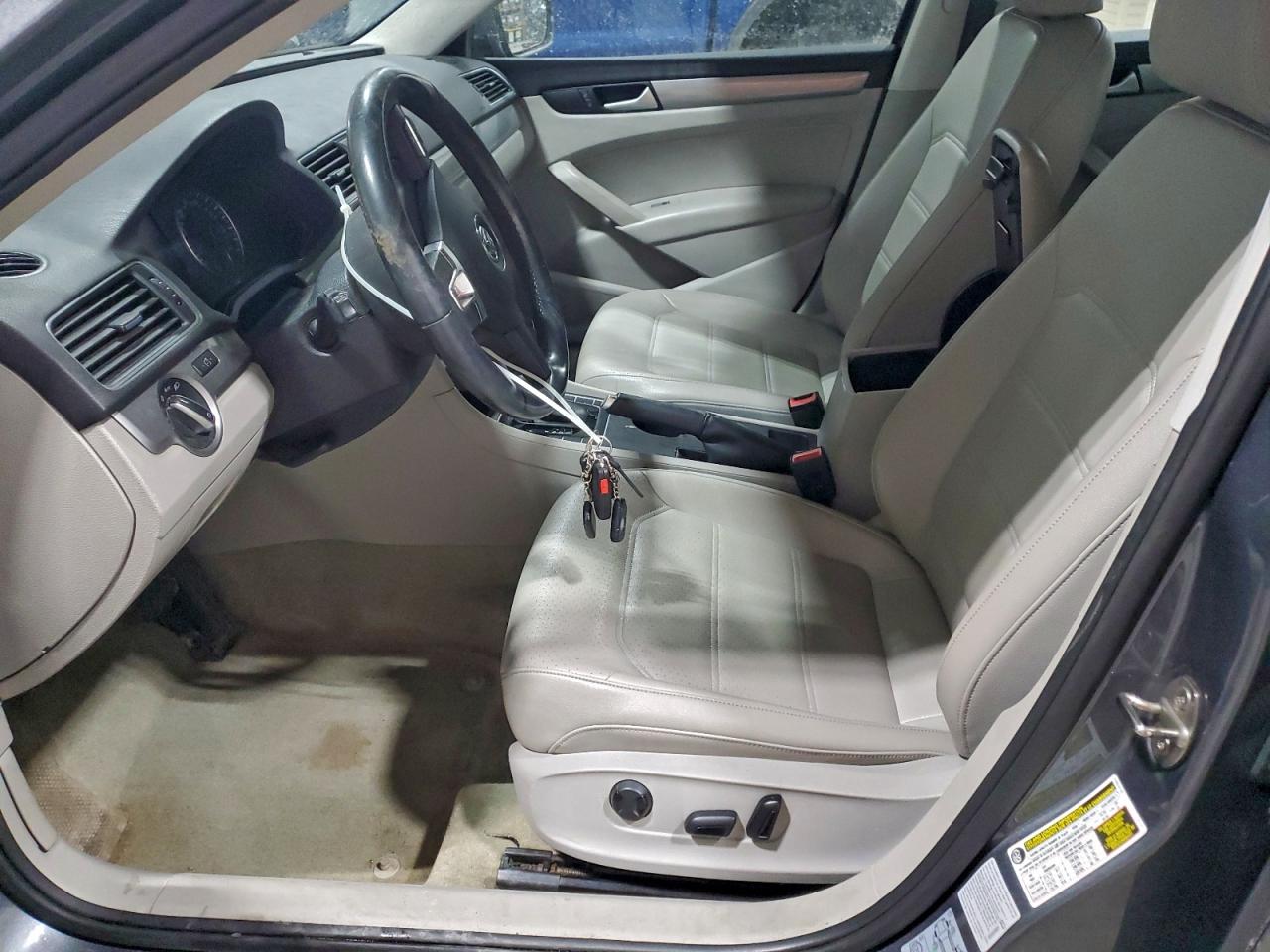 2015 VOLKSWAGEN PASSAT S photo 7