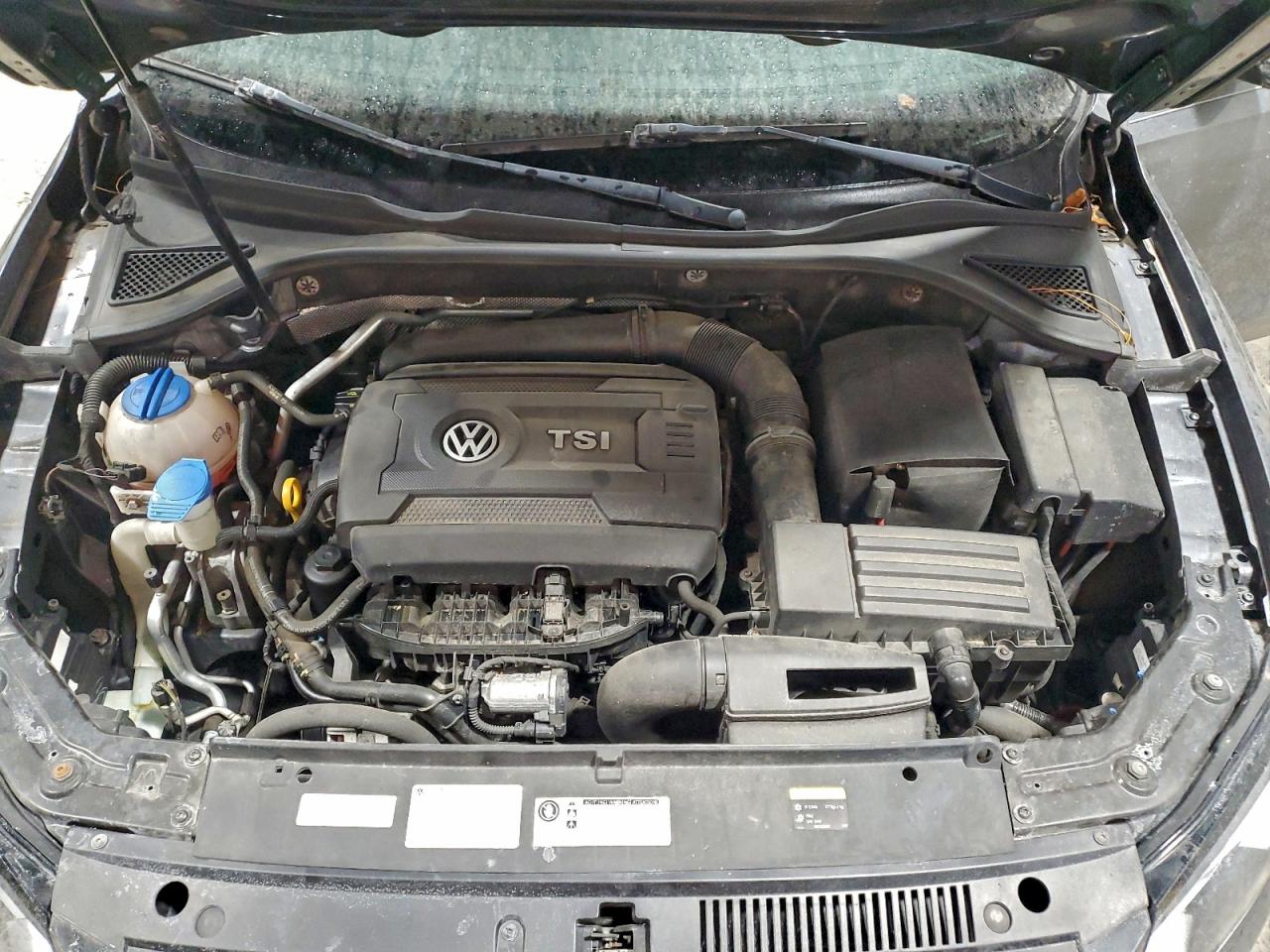 2015 VOLKSWAGEN PASSAT S photo 11