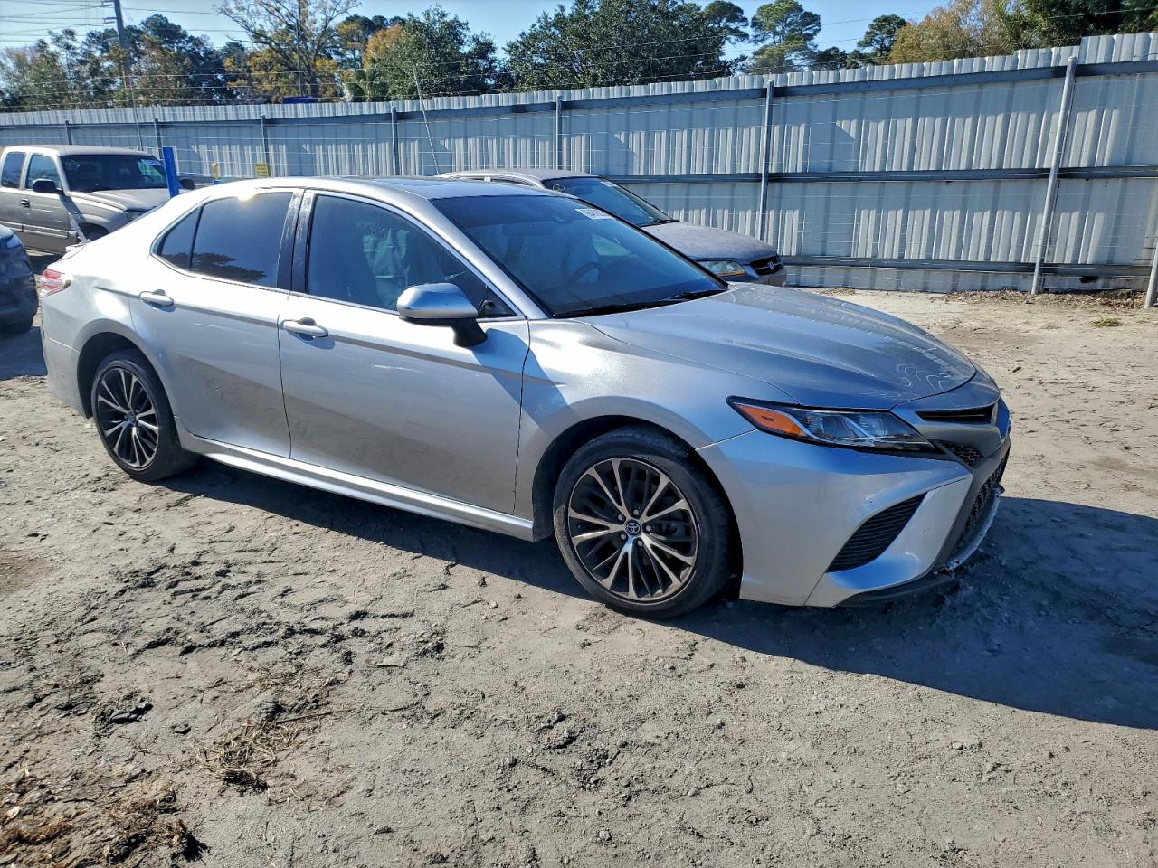 2020 TOYOTA CAMRY SE photo 4