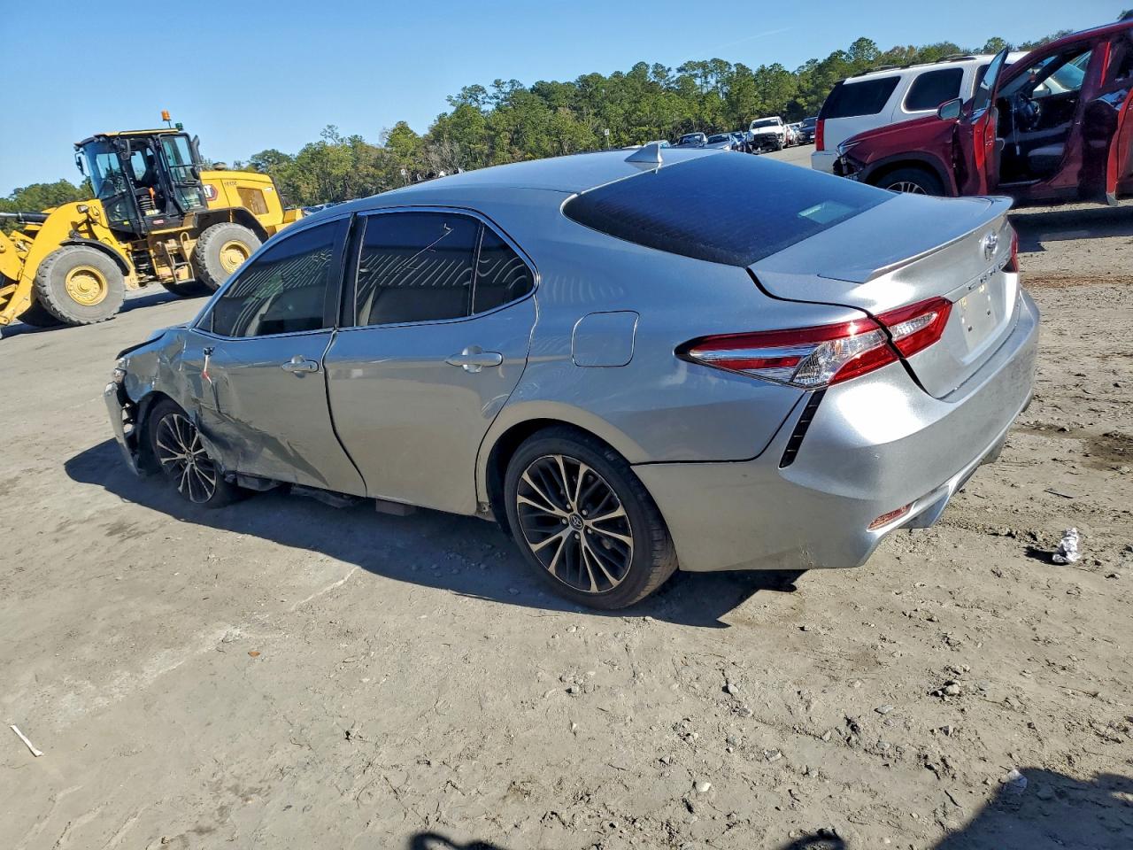 2020 TOYOTA CAMRY SE photo 2