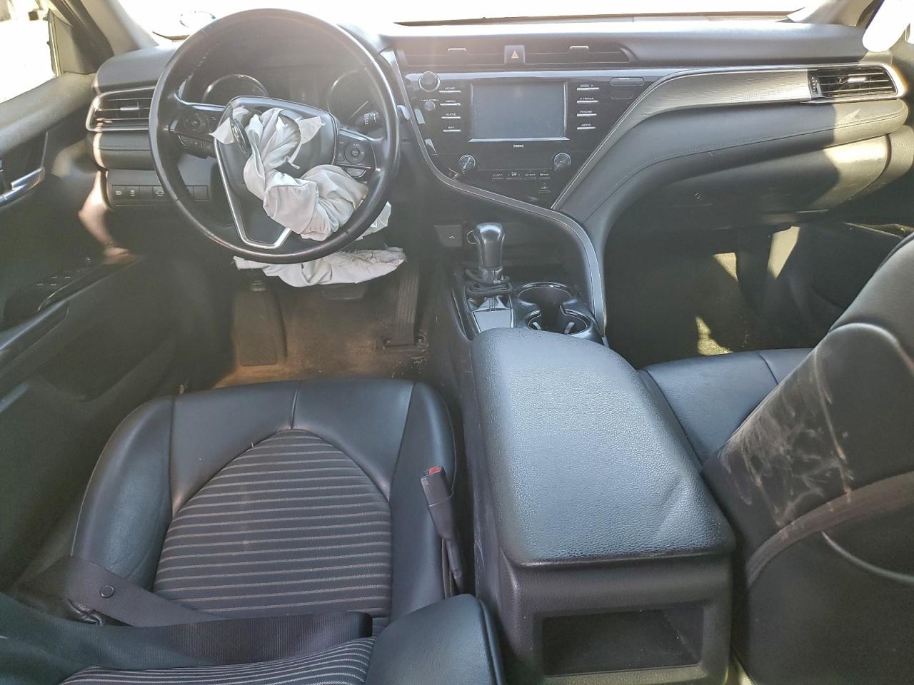 2020 TOYOTA CAMRY SE photo 8