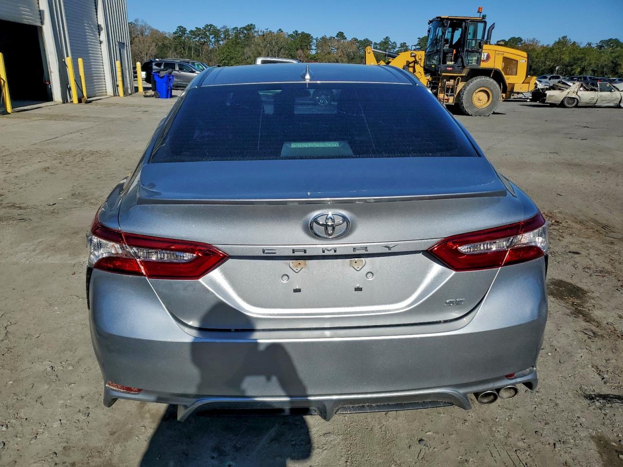 2020 TOYOTA CAMRY SE photo 6