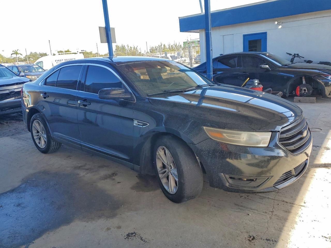 2015 FORD TAURUS SEL photo 4
