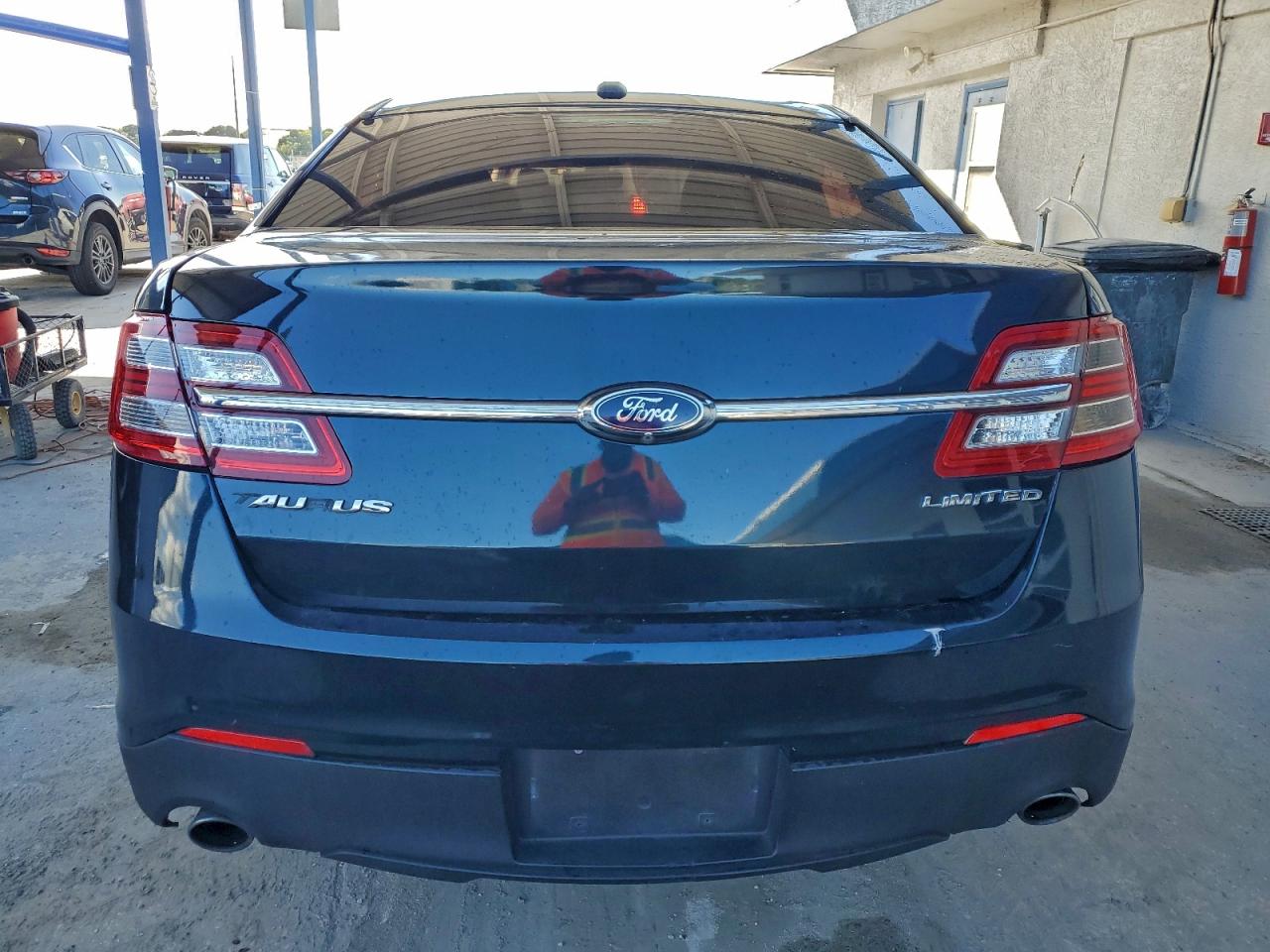2015 FORD TAURUS SEL photo 6