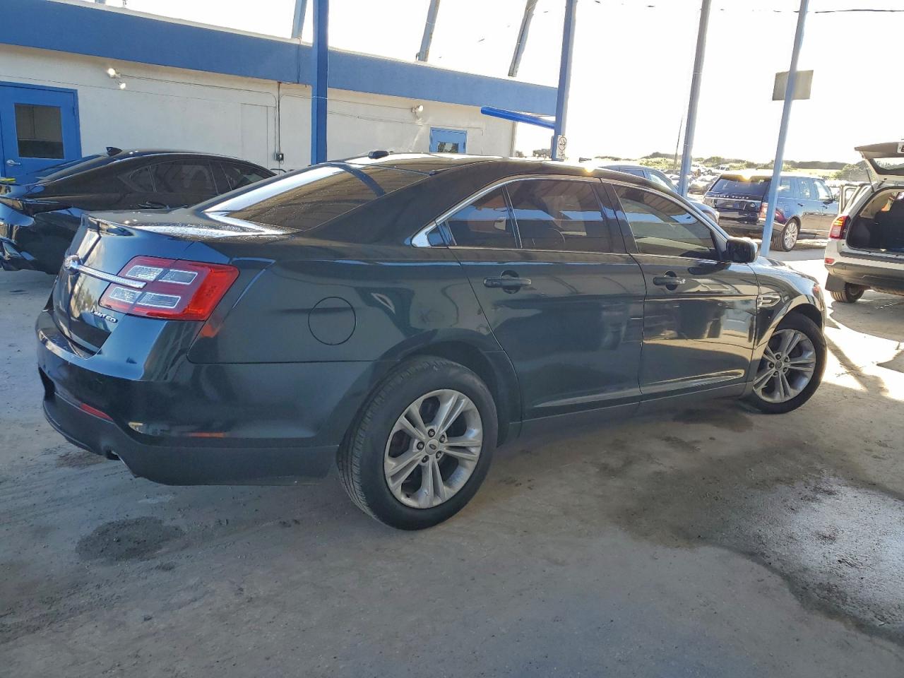 2015 FORD TAURUS SEL photo 3