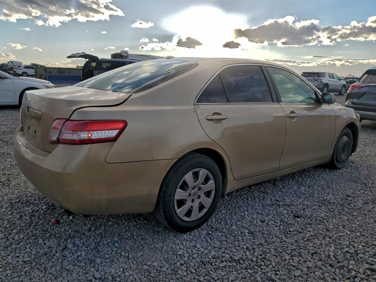 2010 TOYOTA CAMRY BASE photo 3