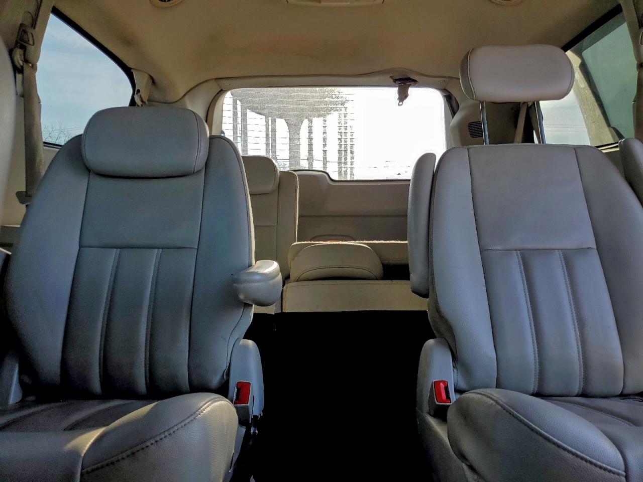 2010 DODGE GRAND CARAVAN SXT photo 10