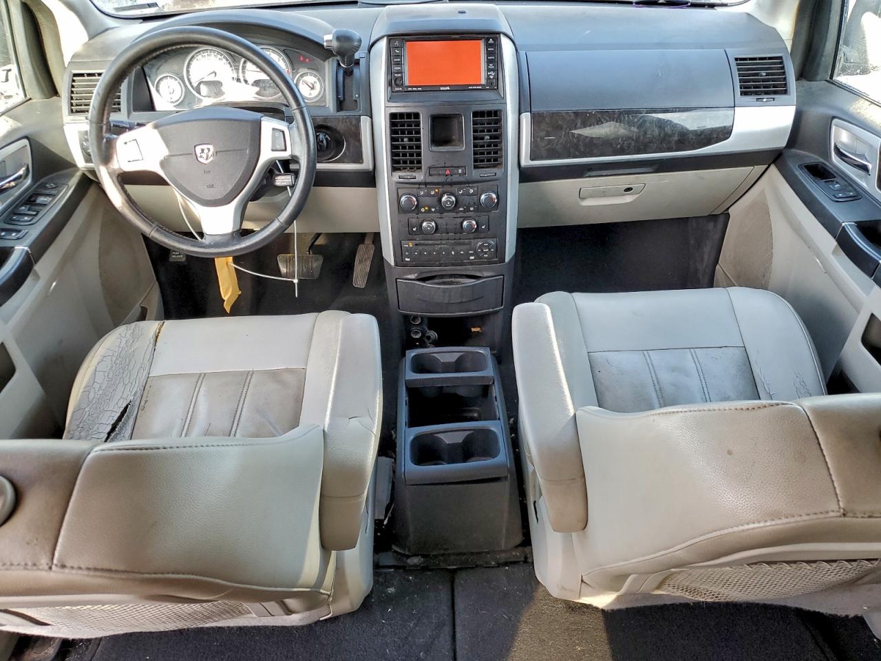 2010 DODGE GRAND CARAVAN SXT photo 8