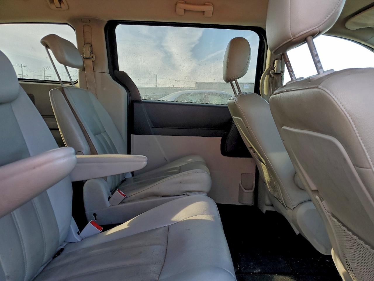 2010 DODGE GRAND CARAVAN SXT photo 11