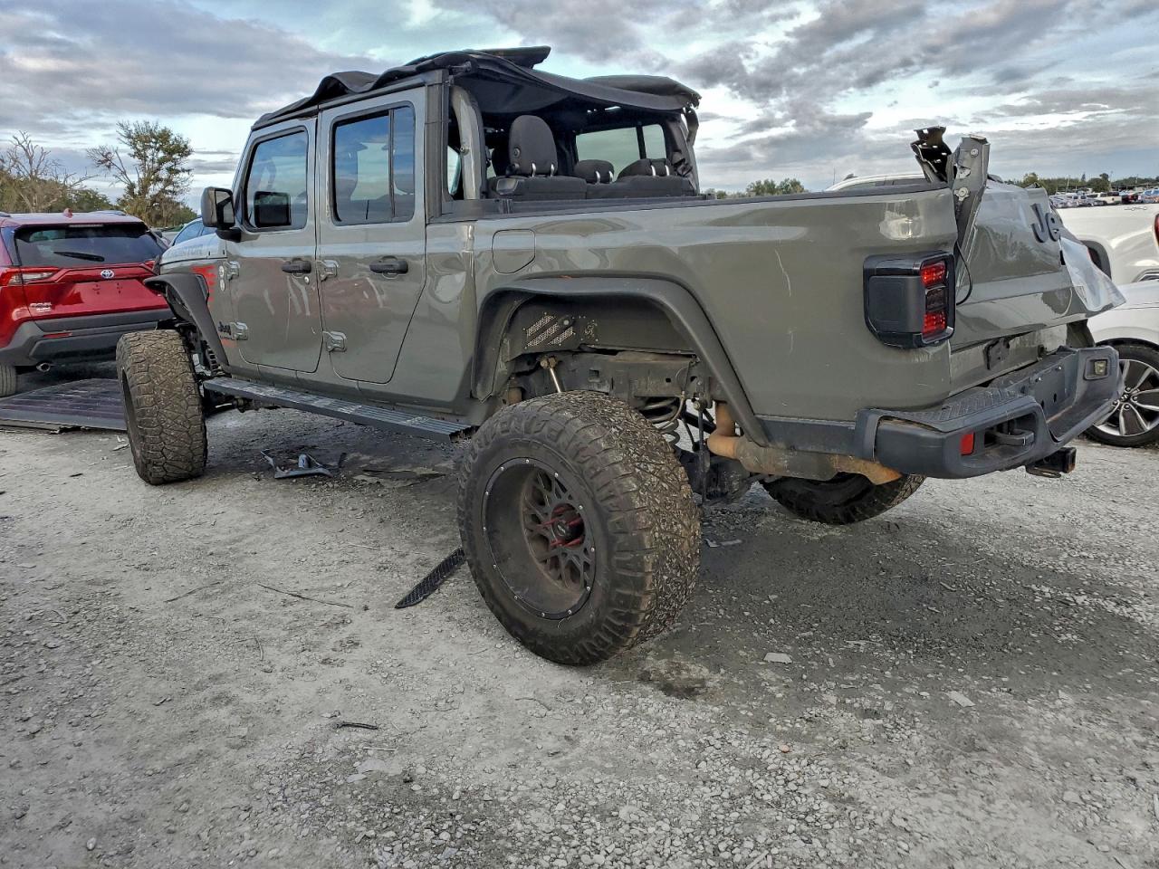 2021 JEEP GLADIATOR SPORT photo 2