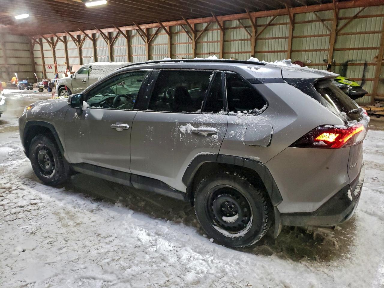 2025 TOYOTA RAV4 XLE photo 2