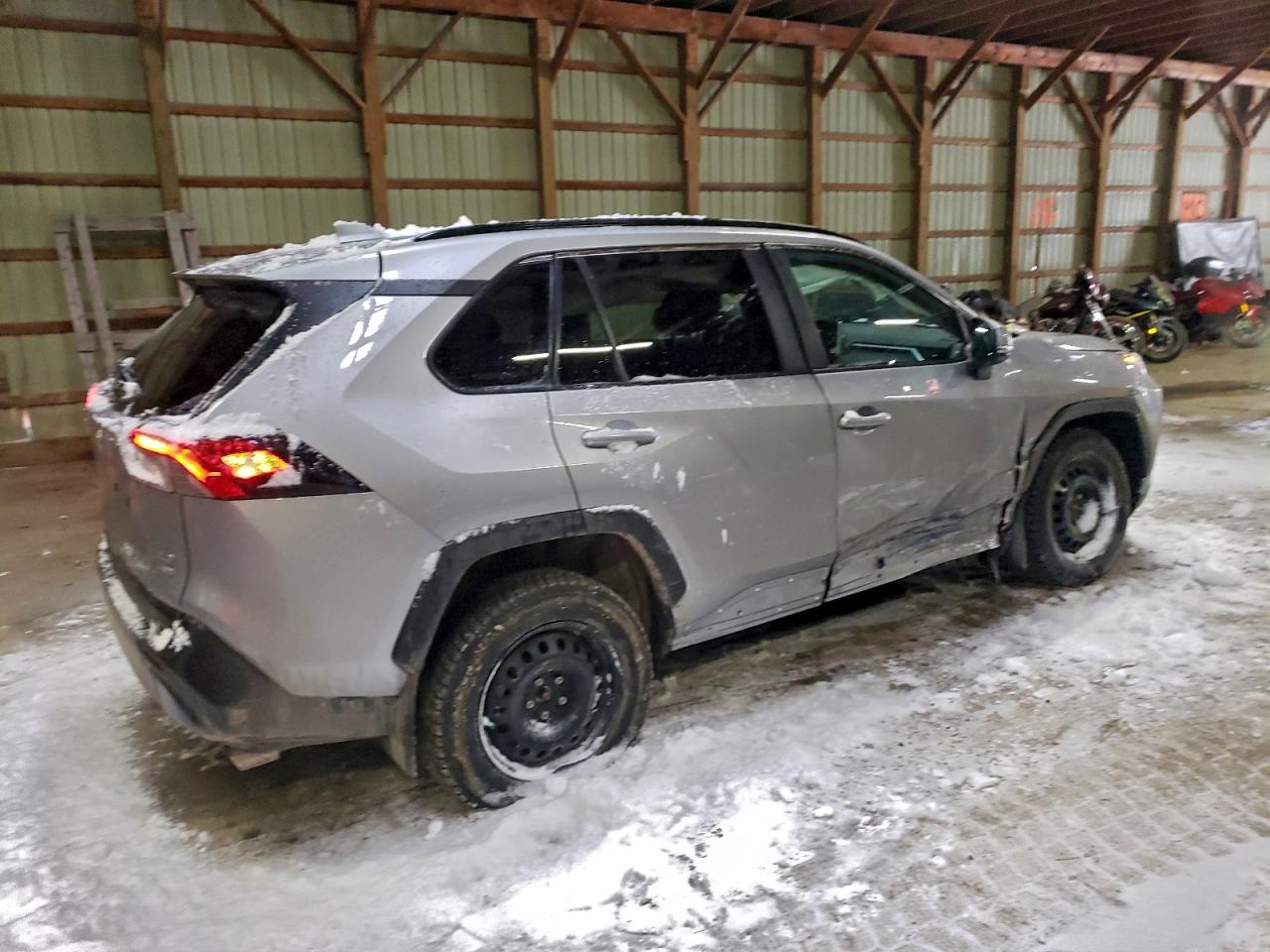 2025 TOYOTA RAV4 XLE photo 3