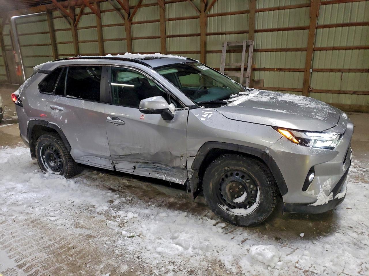 2025 TOYOTA RAV4 XLE photo 4