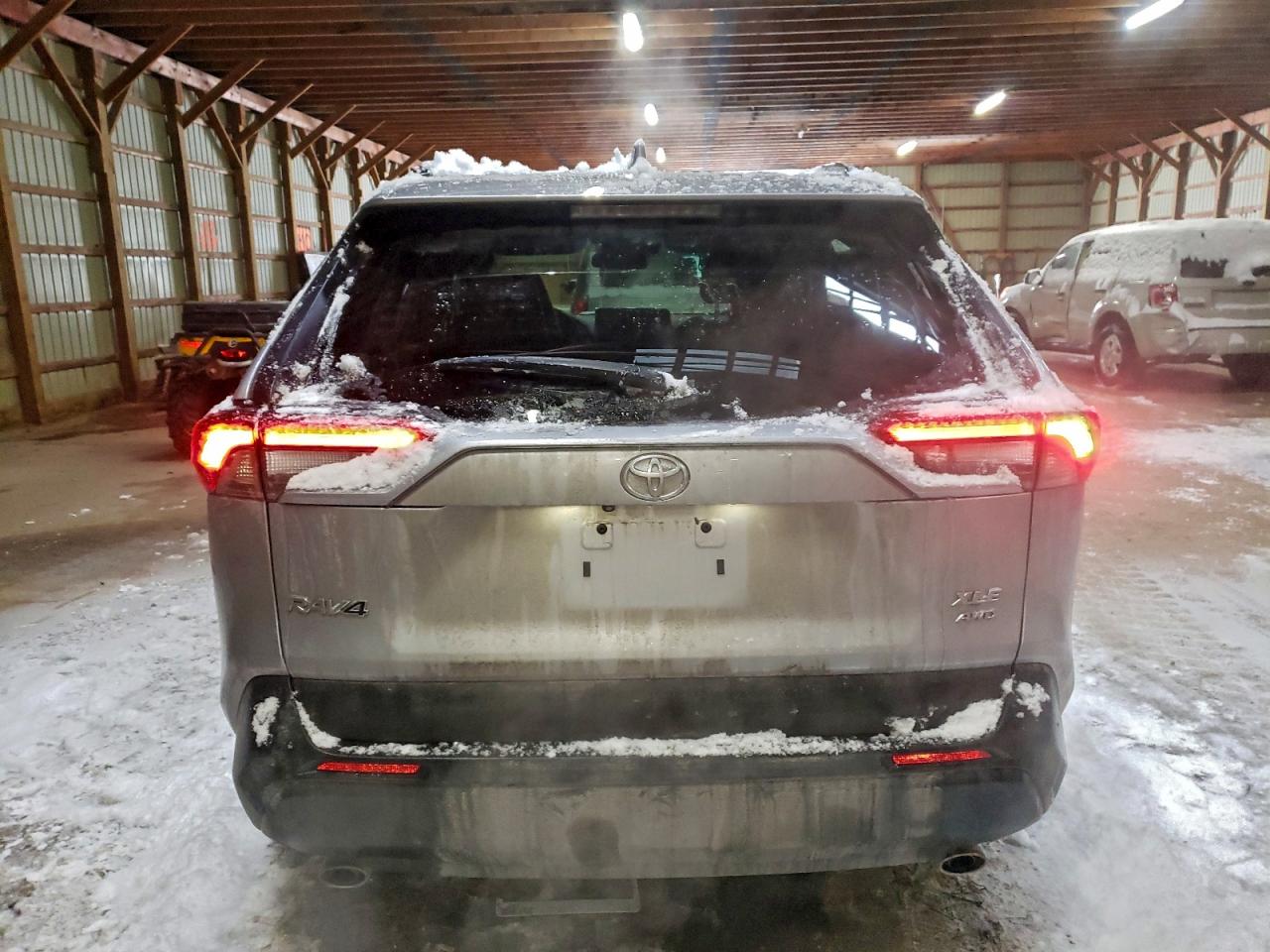 2025 TOYOTA RAV4 XLE photo 6