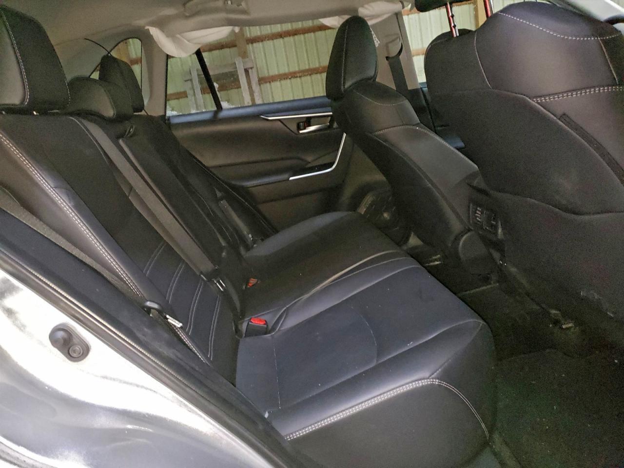 2025 TOYOTA RAV4 XLE photo 11