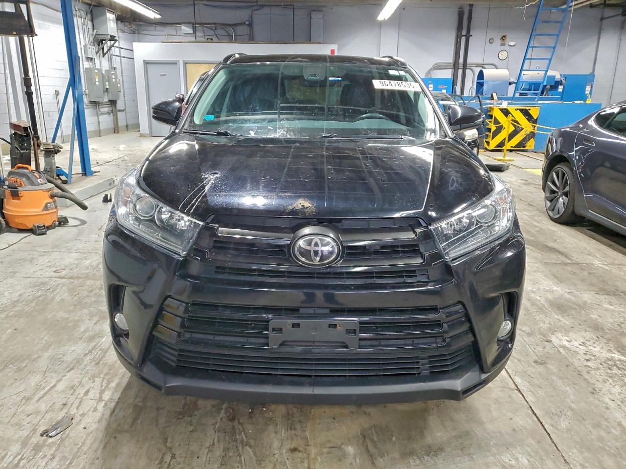 2017 TOYOTA HIGHLANDER SE photo 5