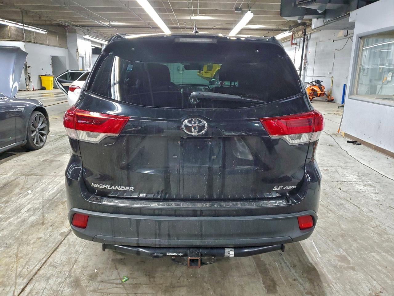 2017 TOYOTA HIGHLANDER SE photo 6