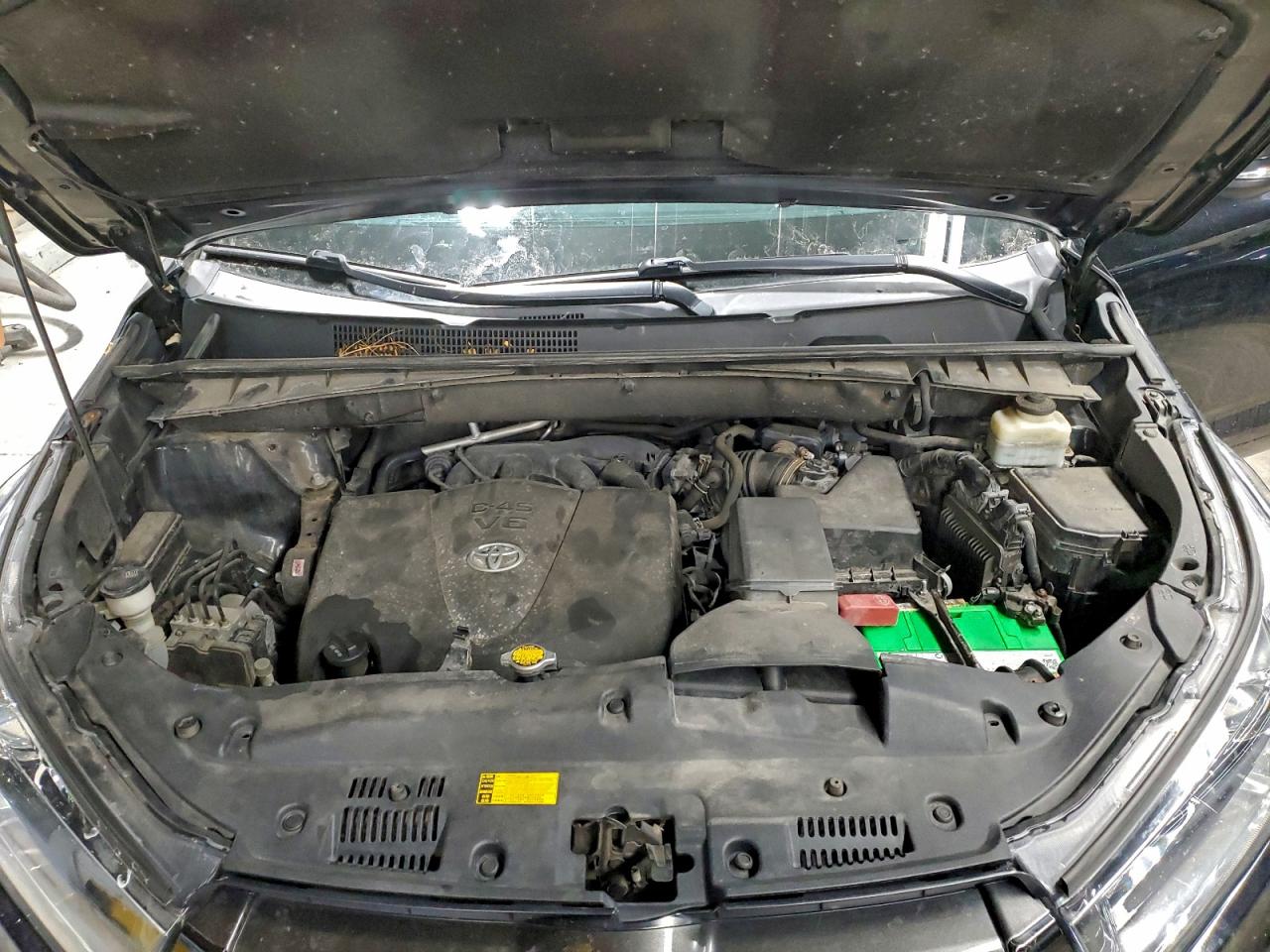 2017 TOYOTA HIGHLANDER SE photo 12