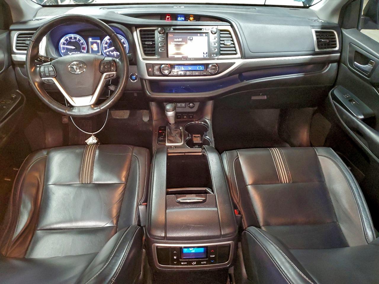 2017 TOYOTA HIGHLANDER SE photo 8