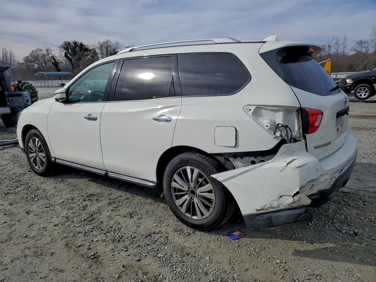 2020 NISSAN PATHFINDER SV photo 2