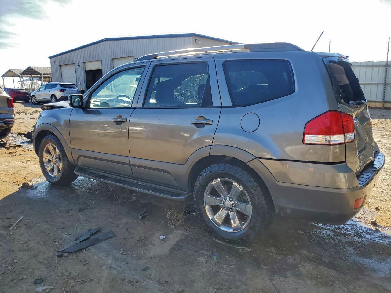 2009 KIA BORREGO LX photo 2