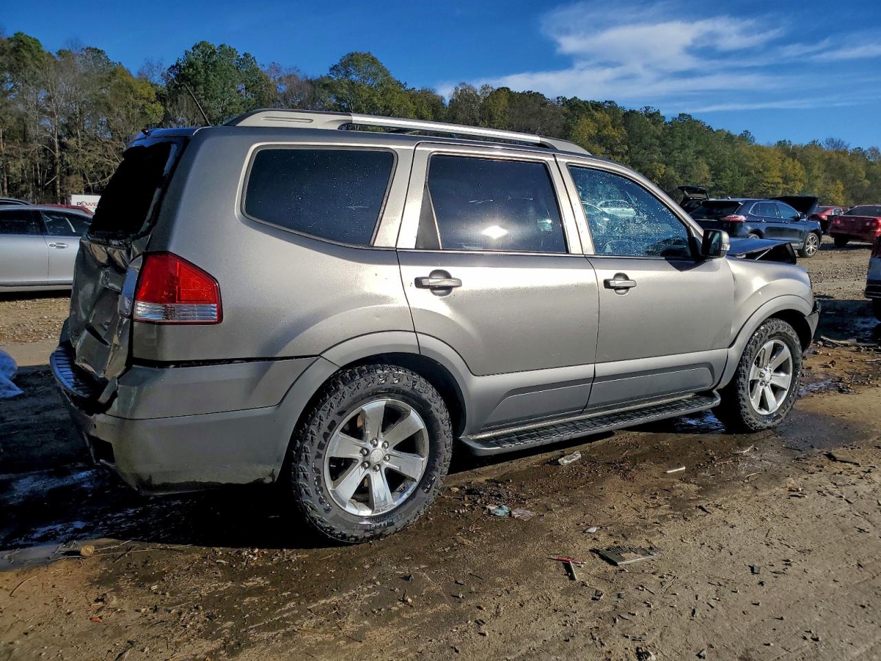 2009 KIA BORREGO LX photo 3